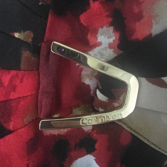 Calvin Klein Red and Tan Floral Blouse W/ Buckle Detail, Plus Size 2X - Picture 4 of 5